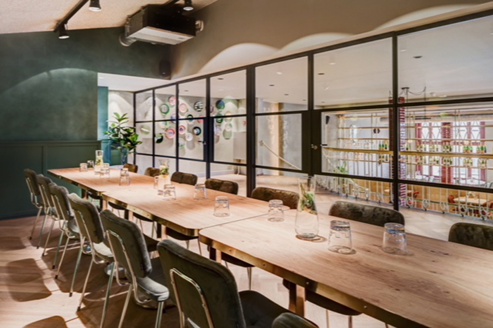 Wilbeek-meddens-lange-tafel-links.jpg